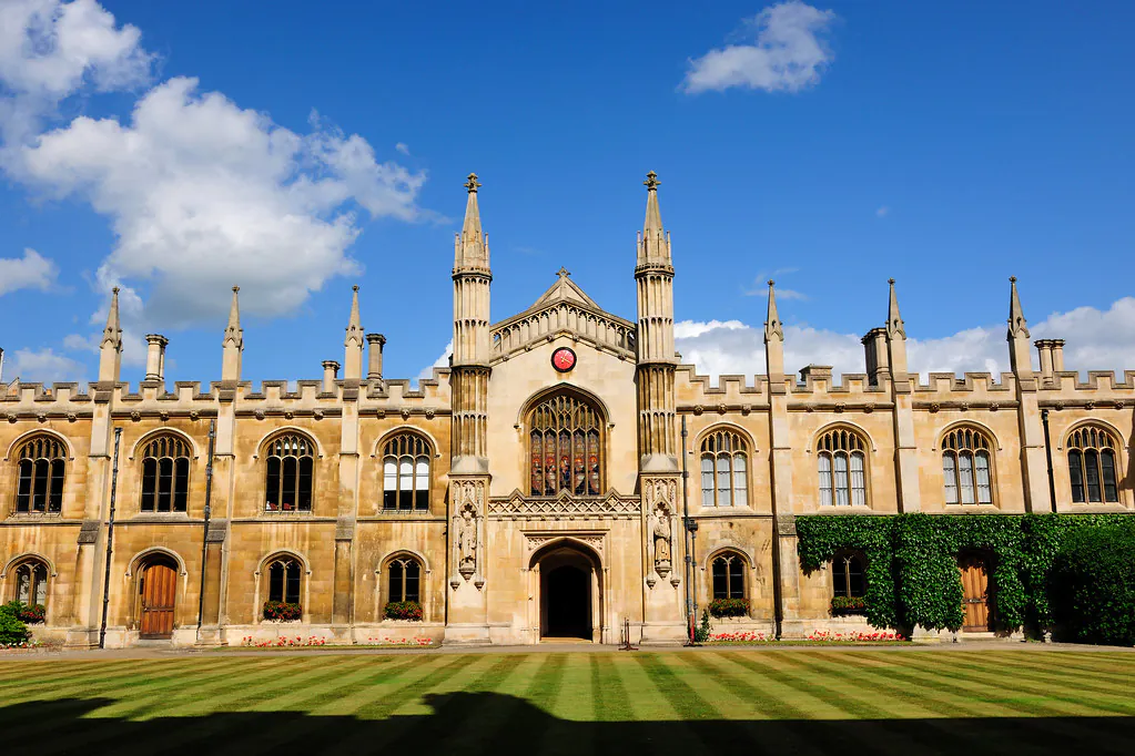 Historic university college building with a lawn, illustrating backlinks from .edu sites
